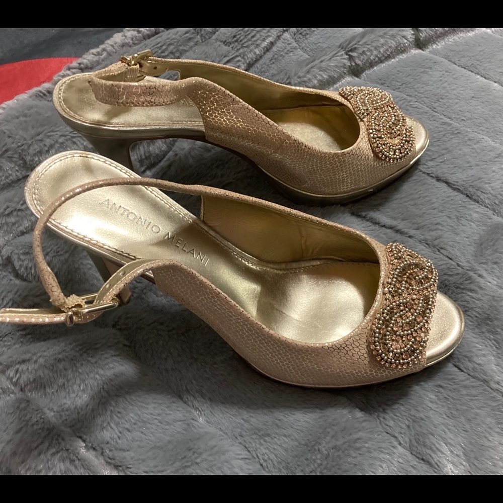 Gold evening shoes